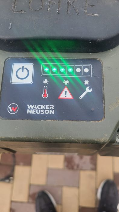 Mai compactor profesional pe acumulator Waker Neunson