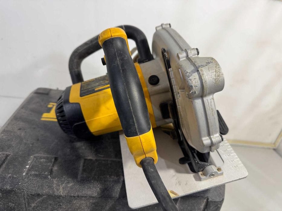Ръчен циркуляр - Dewalt 1350W / 115 V / 190 mm