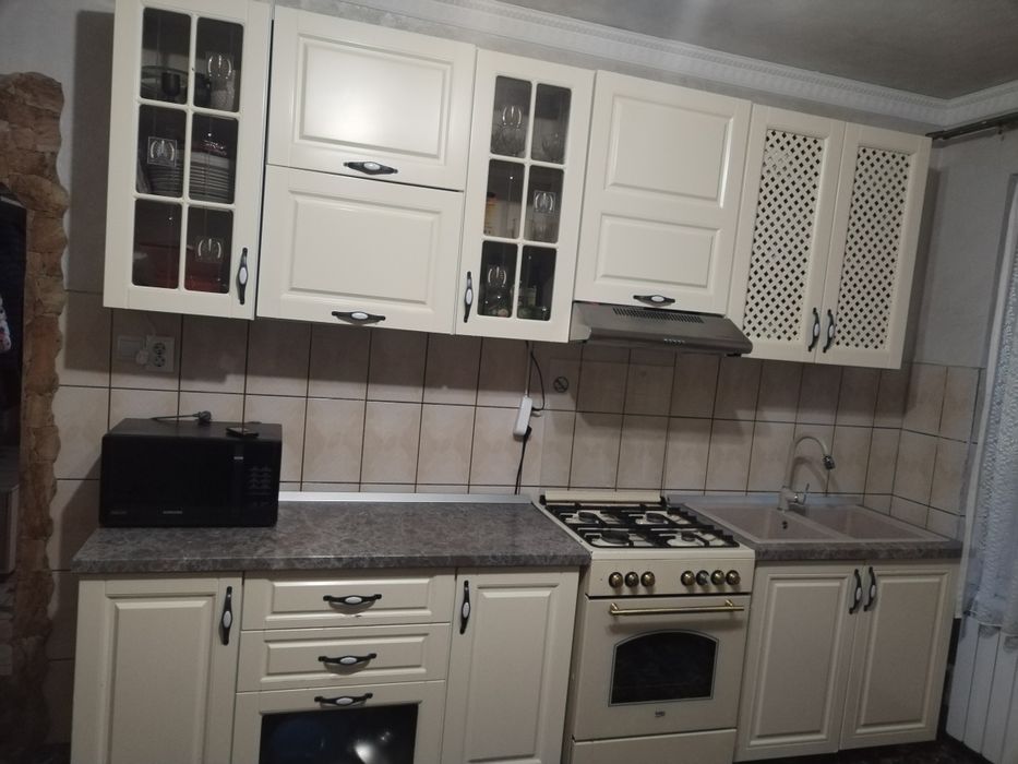 Se vinde mobilă de bucătărie în stare bună