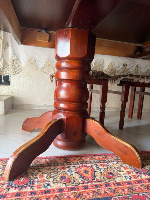 Стол со стульями