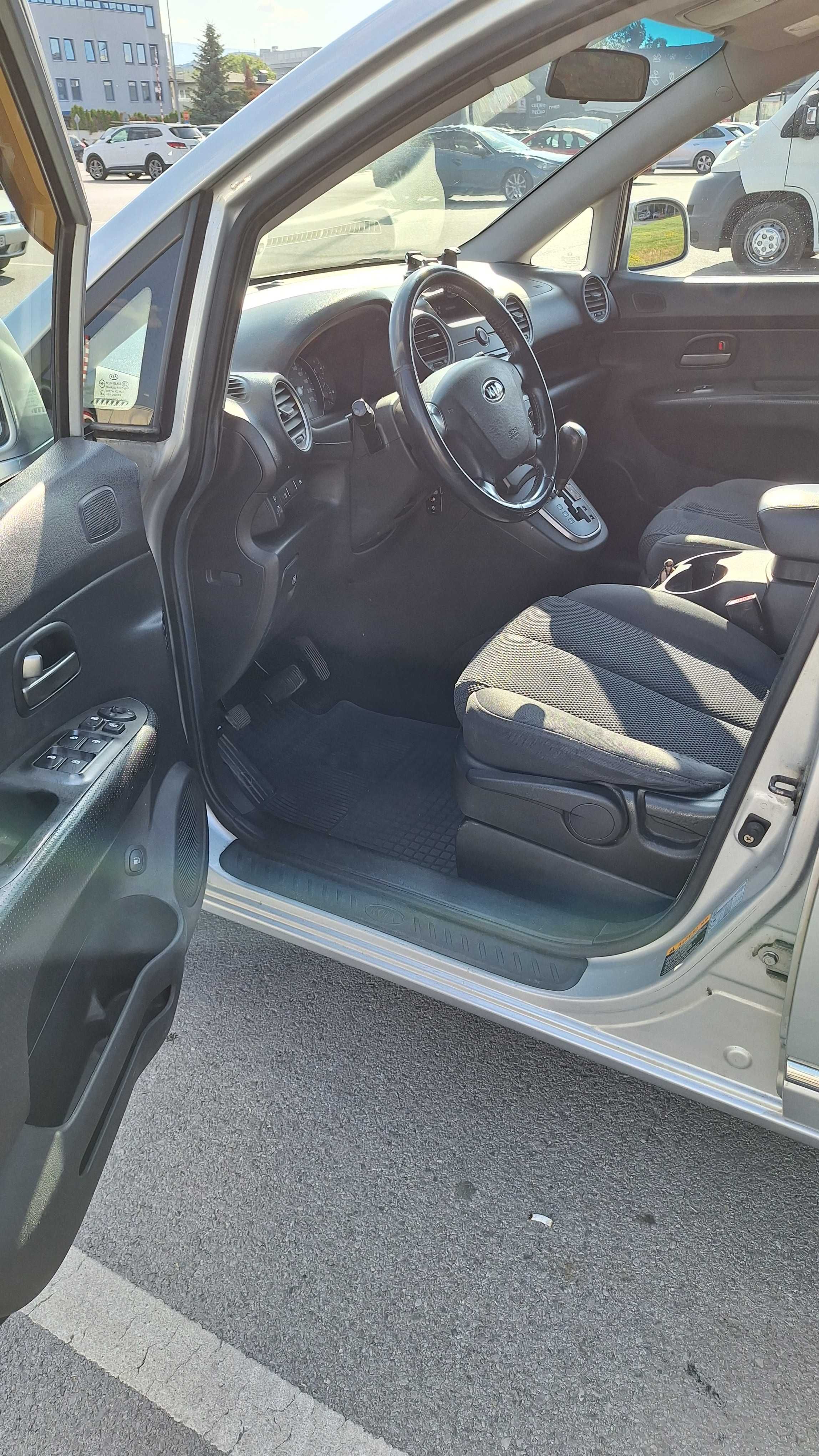 Продавам Kia Carens