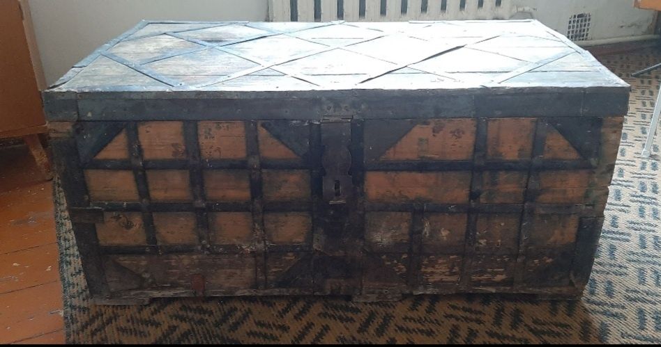 Сундук деревянный старинный