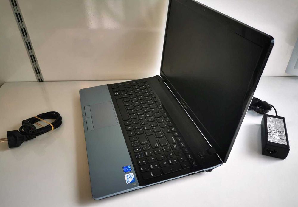 Samsung NP300E5X-A03BG (8/128GB SSD)