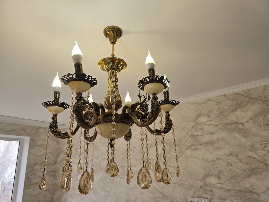 Продам люстру в идеальном состоянии. 6ти рожковый