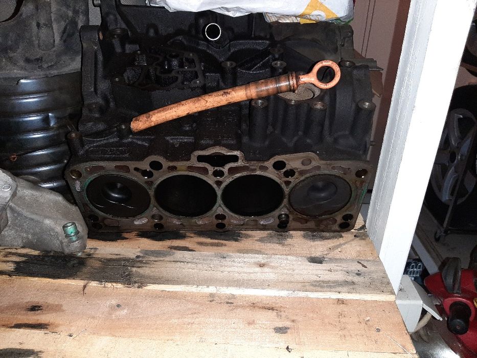 Двигател цял и турбо за Ауди Б4 90коня и за А4 помпа газа