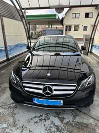 Vand MERCEDES E 200D model cu tableta mare