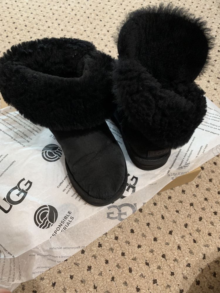 Cizme UGG Bailey Button Negru 37