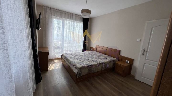 Дава се под наем Тристаен апартамент в Варна, Бриз - 130 кв.м за 765 € - Снимка #6