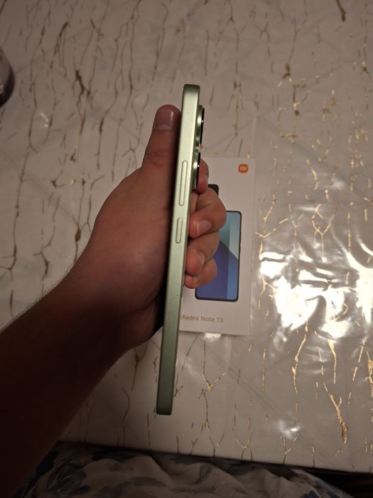 Redmi note 13 8+4/256