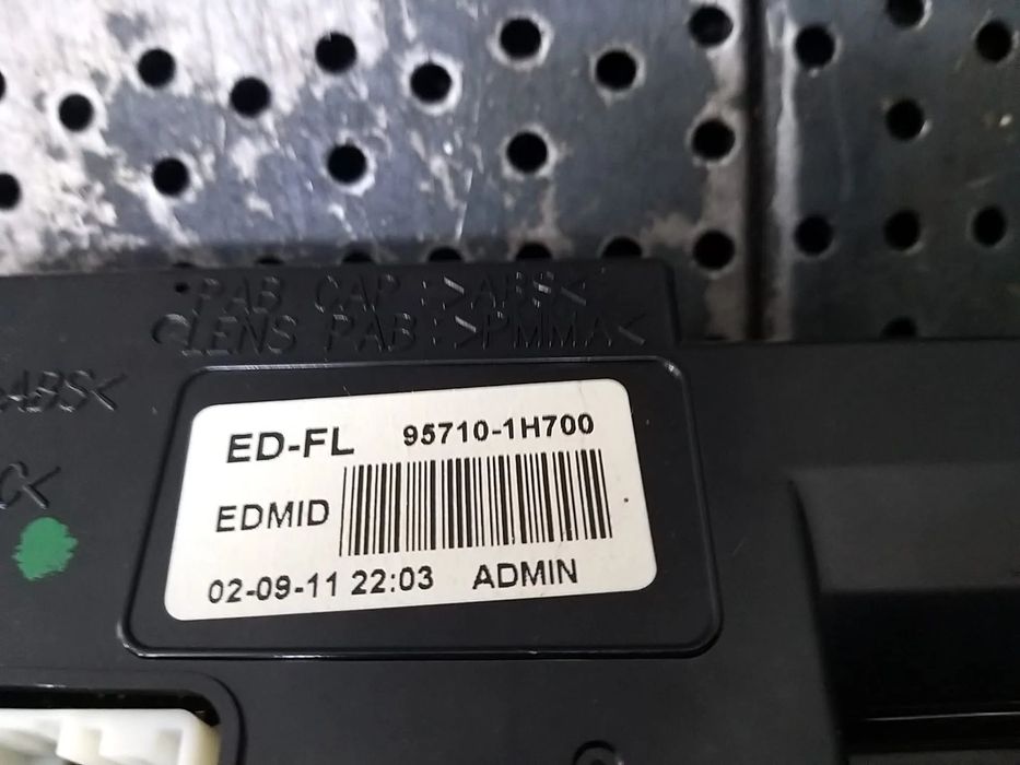 Display afisaj bord kia ceed 1 957101h700