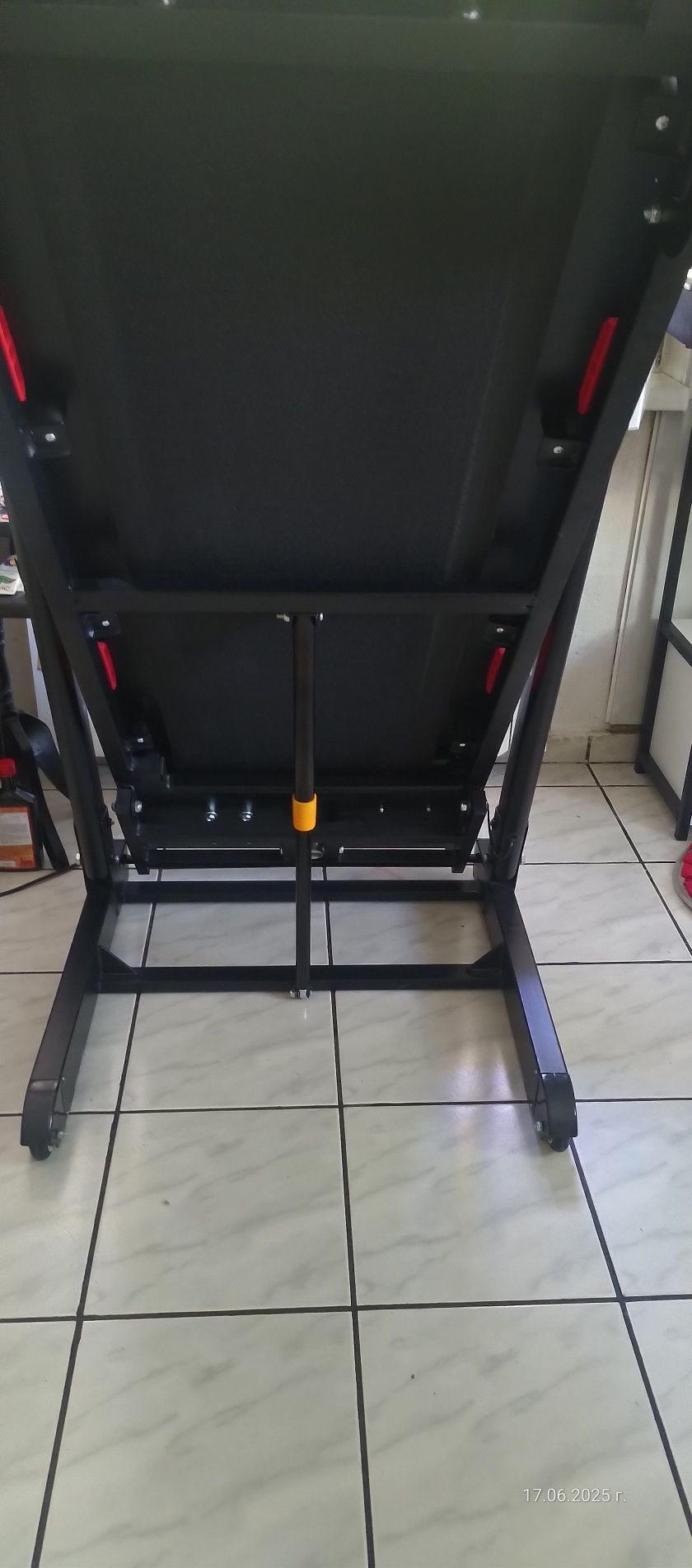 Продавам Бягаща Пътека Actuell Fitness 12km 1,5 hp с проблем
