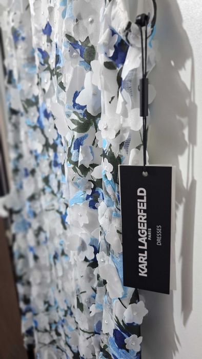 Karl Lagerfeld бяла рокля с 3D флорални апликации – EU 36 / EU 40