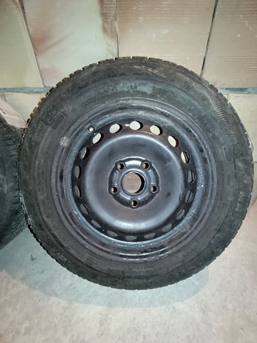 Гуми с желязни джанти R15 VW