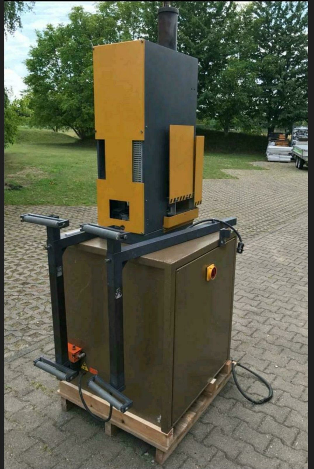 Едноглава залепваща машина кемфер - каса - Wegoma Германия за дограма