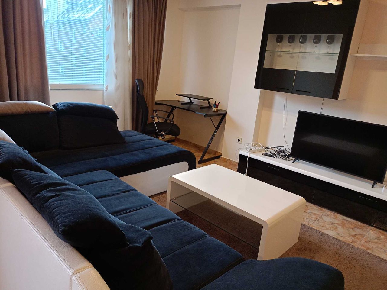 Дава се под наем Тристаен апартамент в София, Гео Милев - 140 кв.м за 875 € - Снимка #10