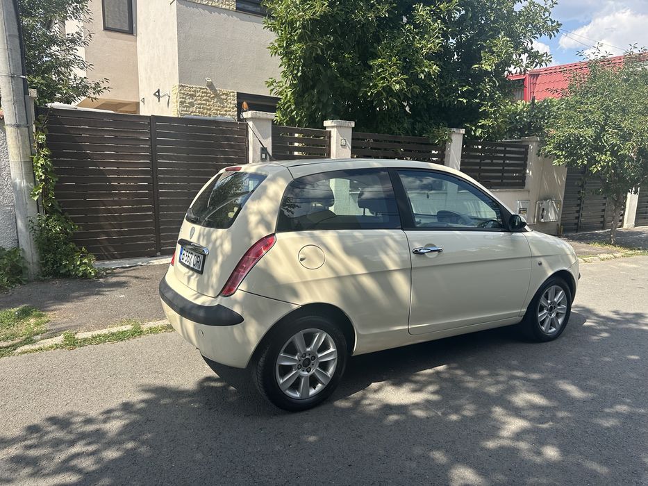 Lancia Ypsilon 1.4 benzina 132.000 km masina de oras