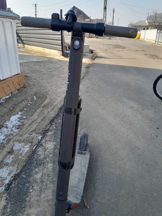 Trotinete perfect funcțională cu două baterii viteză maximă 25 la oră