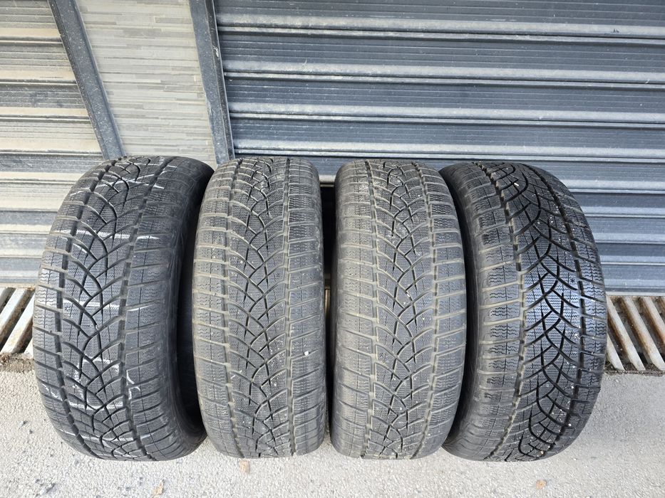 Зимни гуми Goodyear Ultra Grip Performance  235 50 19 DOT 1922