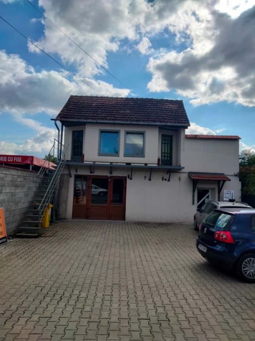 Inchiriez spatiu comercial pentru depozit, birouri, parcare