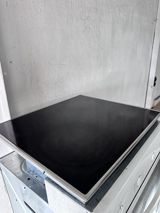 Печка +гаранция. MIELE Керамичен плот. Конвекция. Доставка за София