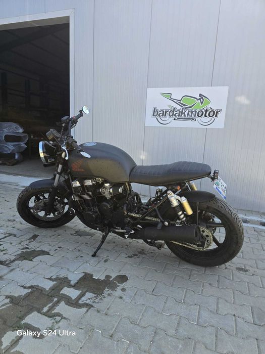 Honda CB750 an 1993 Cafe Racer
