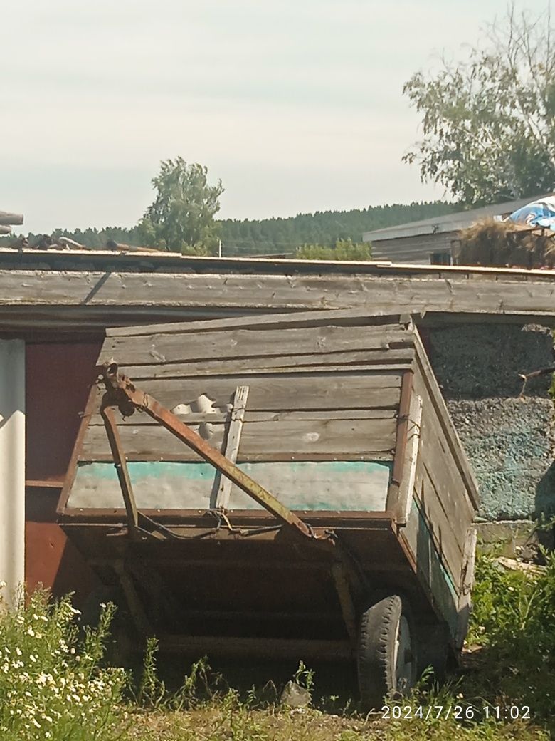 Продается трактор и две тележки