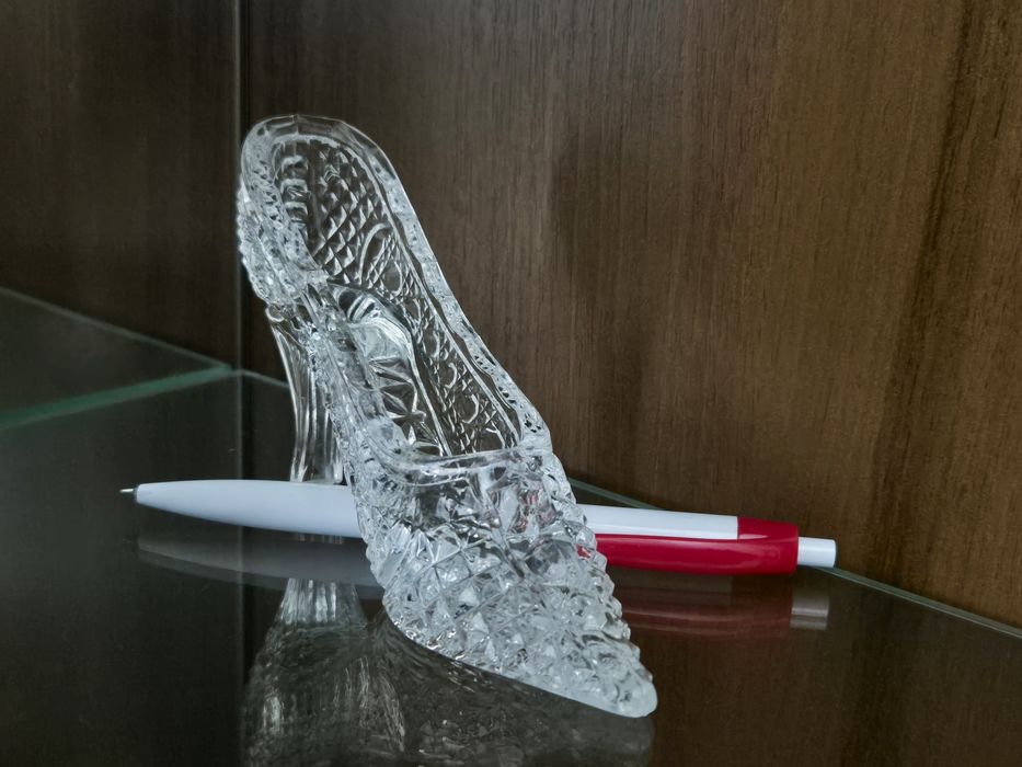 Сувенирная хрустальная туфелька - башмачок.