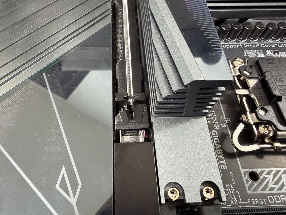 Vand placa de baza z890 Aorus Master in garantie pana in 2027