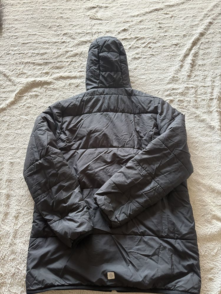 Продавам яке на Adidas , S размер