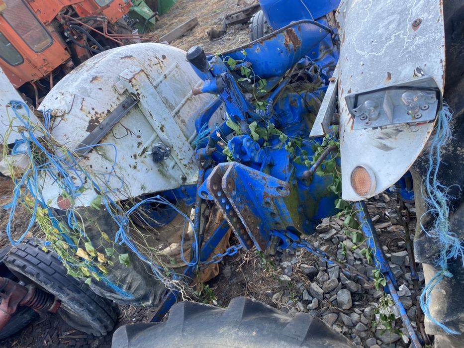 Dezmembrez ford dexta fordson