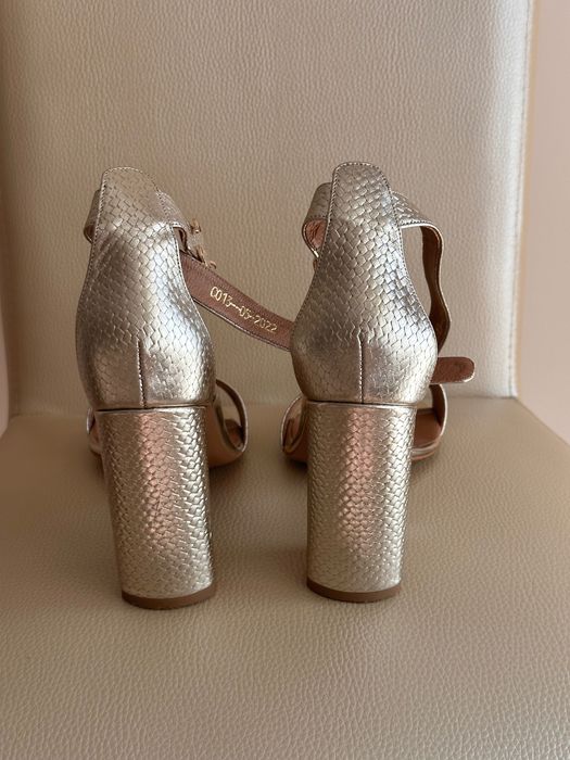 Златни сандали R. Polanski