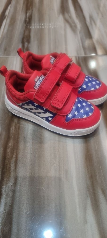 Оригинални Детски сандали и маратонки Adidas номер 25