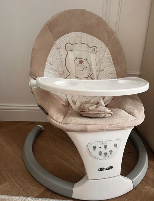 Balansoar/leagan electric cu muzică Chipolino