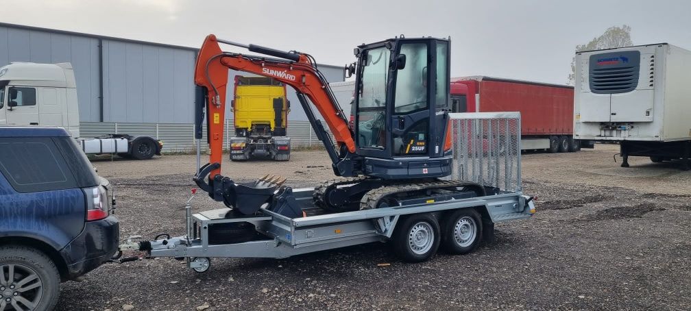 Miniexcavator excavator de inchiriat inchiriere transport