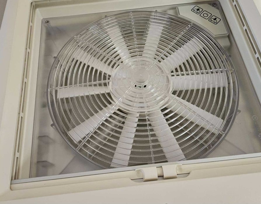 Trapa de acoperiș Omni-Vent cu ventilator de 12 volți 40x40 alb