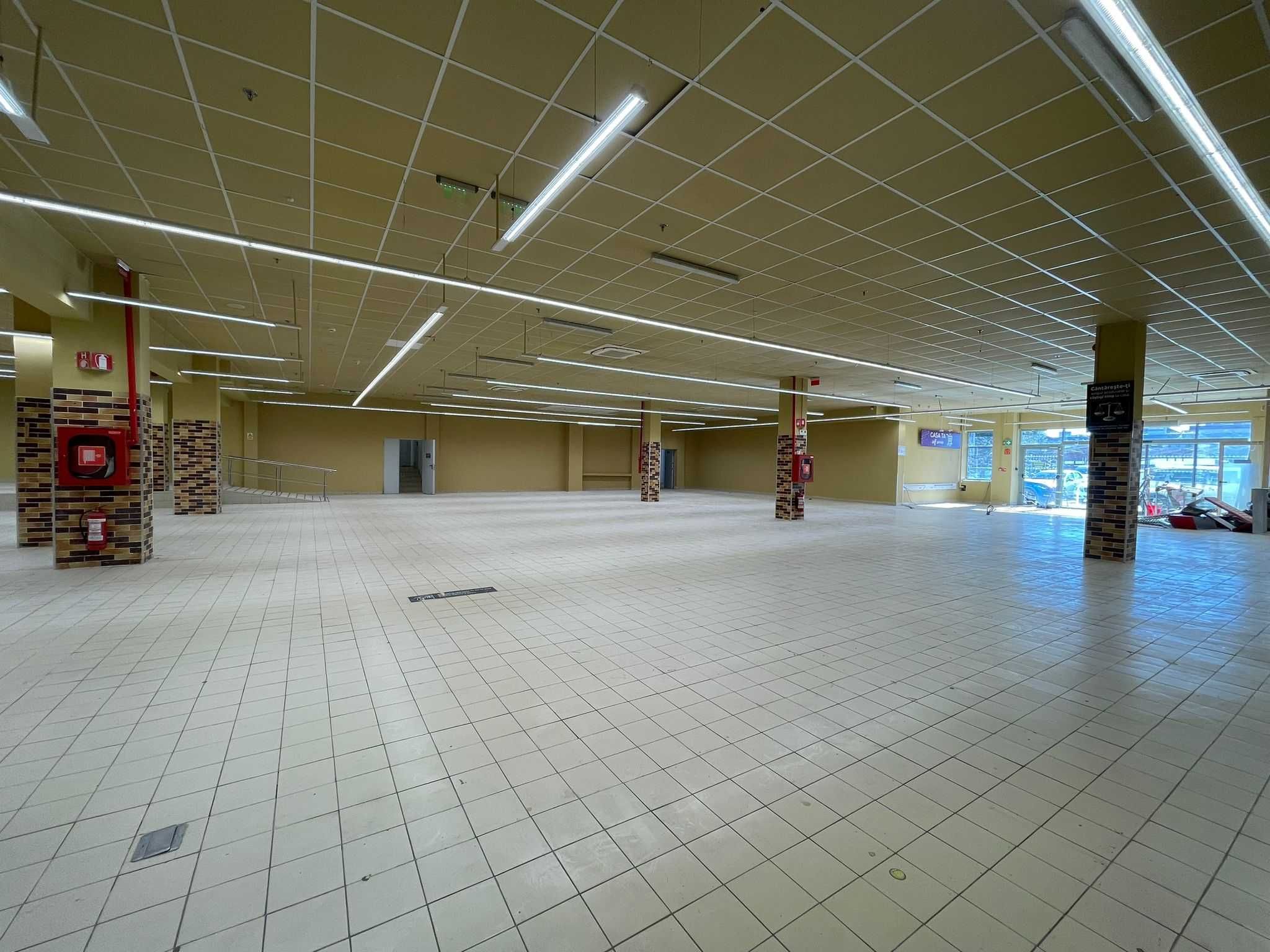 Piata 700, Unirii, SAD 619,71/984 mp, ultracentral, parcare