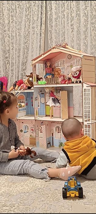 Продам кукольный домик, столик салон красоты