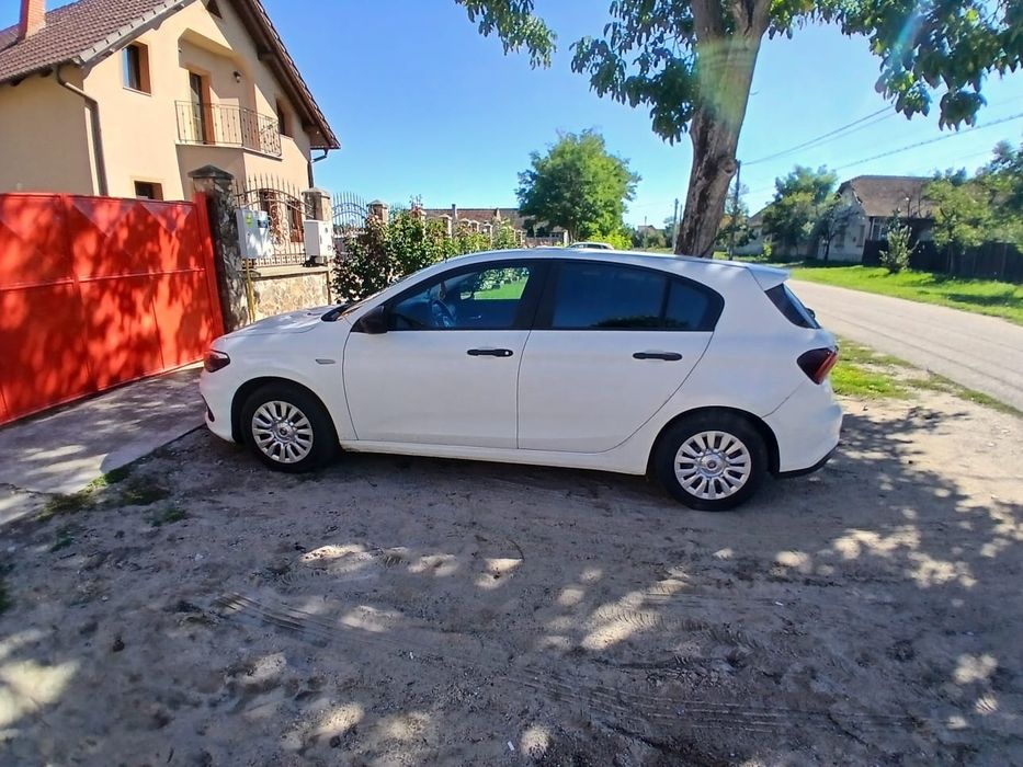 Vand mașina Fiat