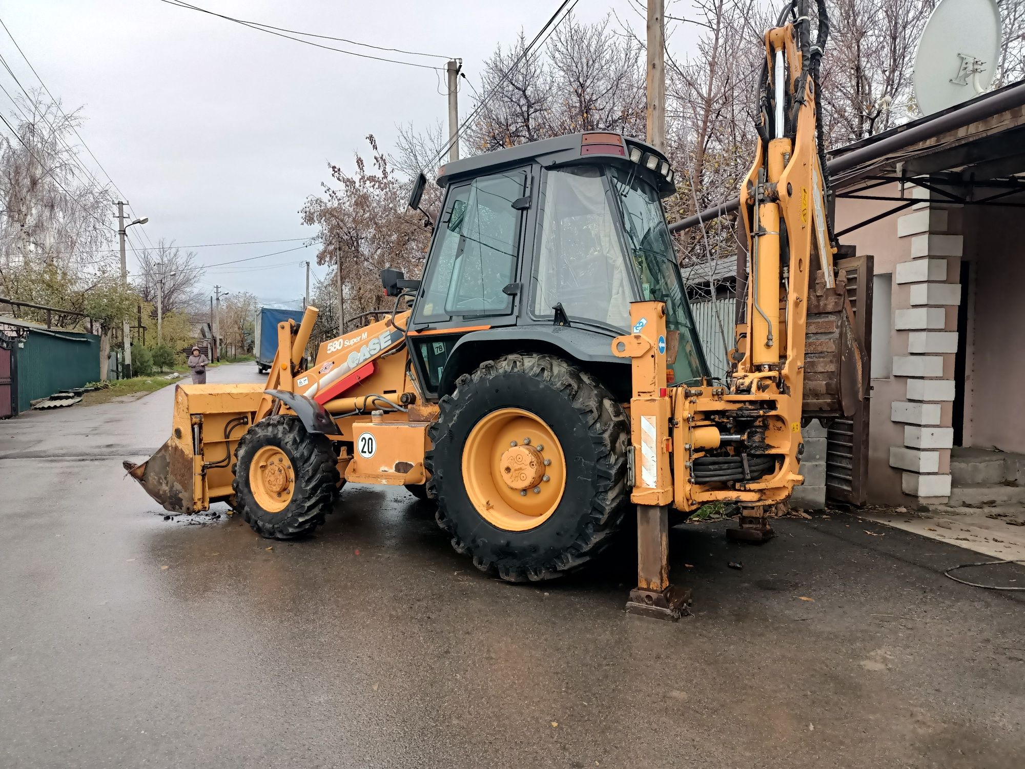 Услуги экскаватора - погрузчика. Мини экскаватор.  Вилочный погрузчик.