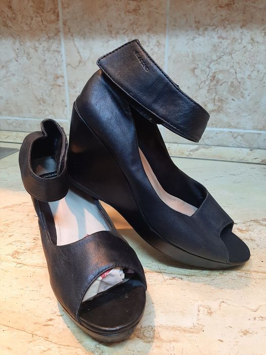 Vand Pantofi Vagabond, decupati in fata,marimea 40,negri