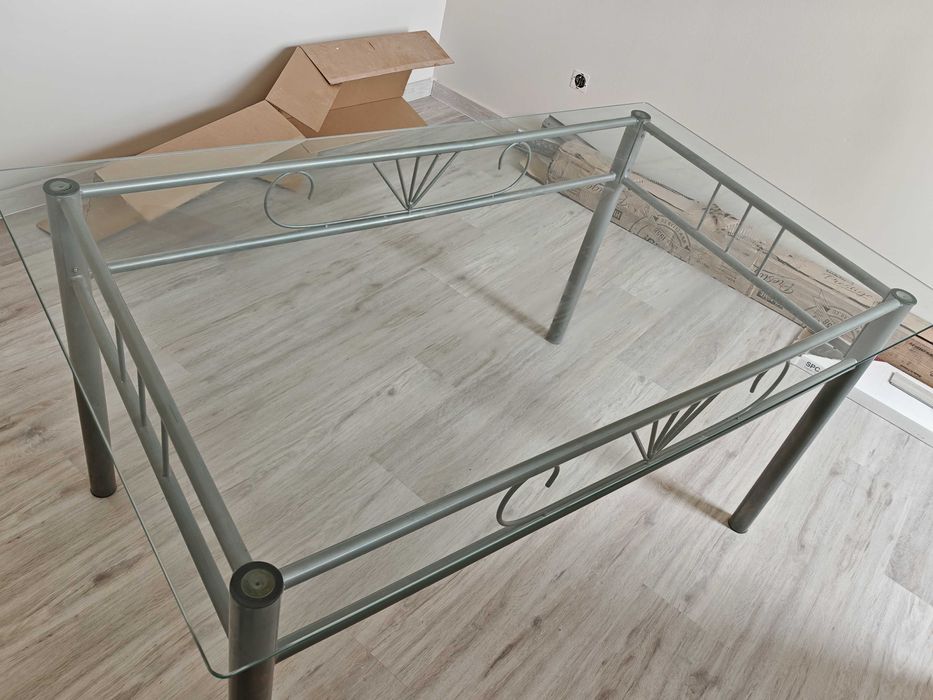 Стъклена маса 150х90 см (за до 4-6 души)