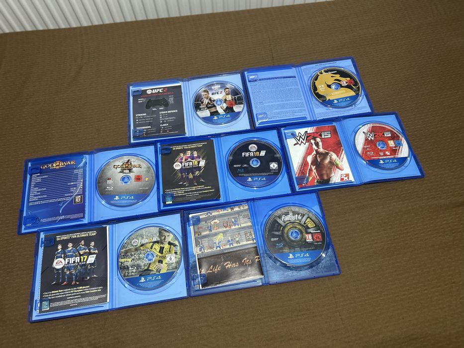 Vand Playstation 4 in stare buna..