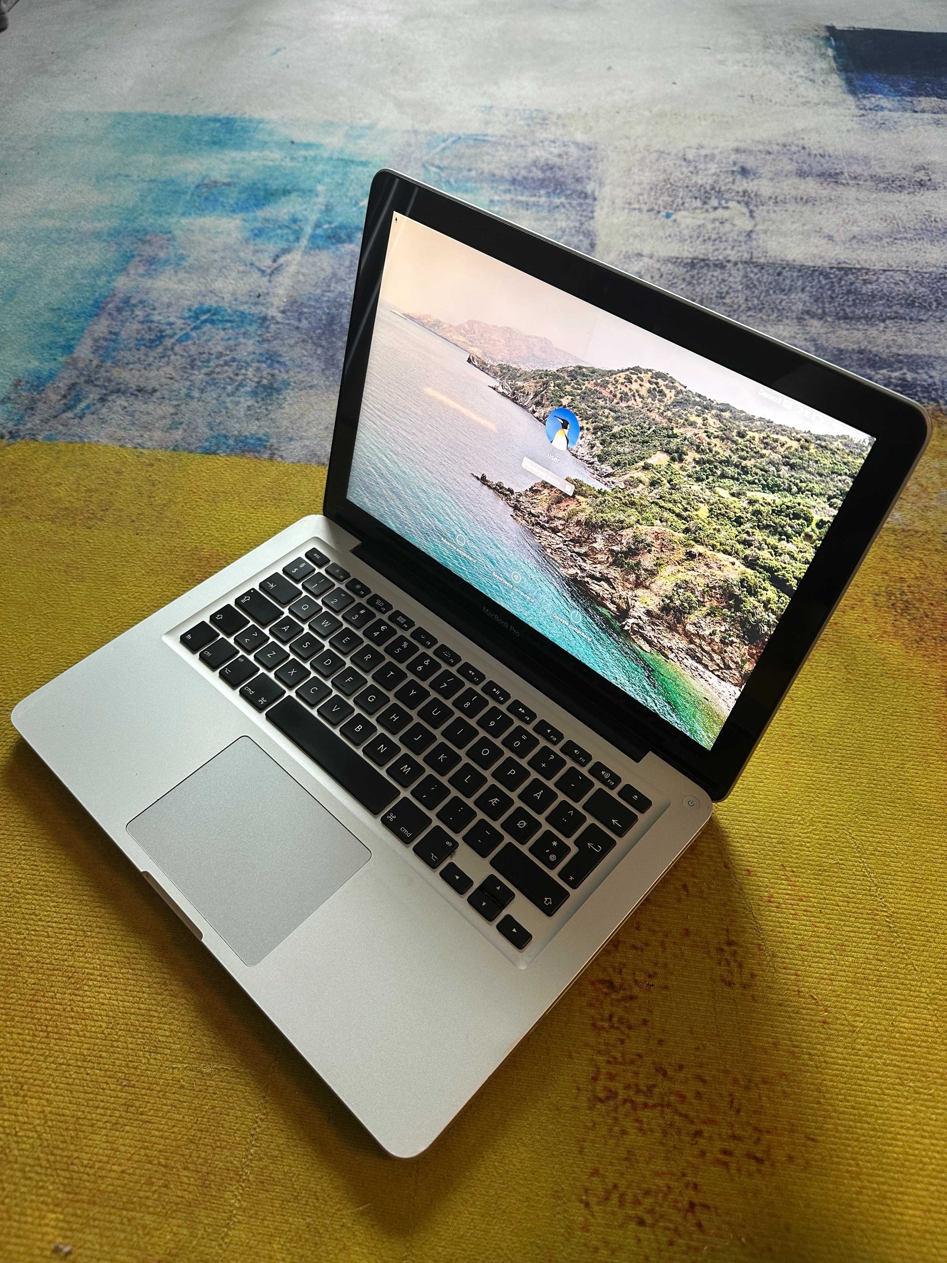 laptop macbook 2012, catalina, i5, 4 gb, baterie 4 cicluri