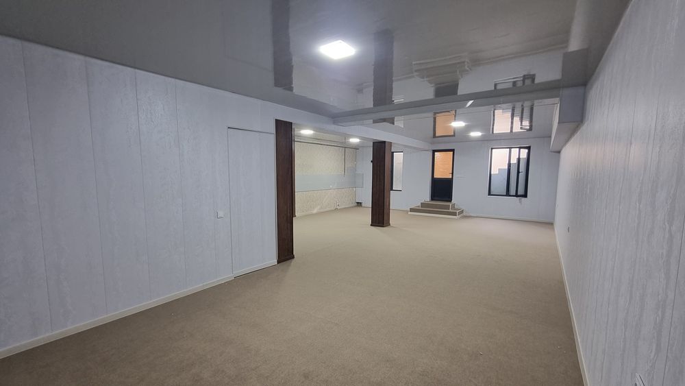 Назарбек катта иттифоқда янги қурилган тайёр уй сотилади.