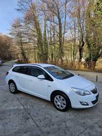 Opel Astra J 2011