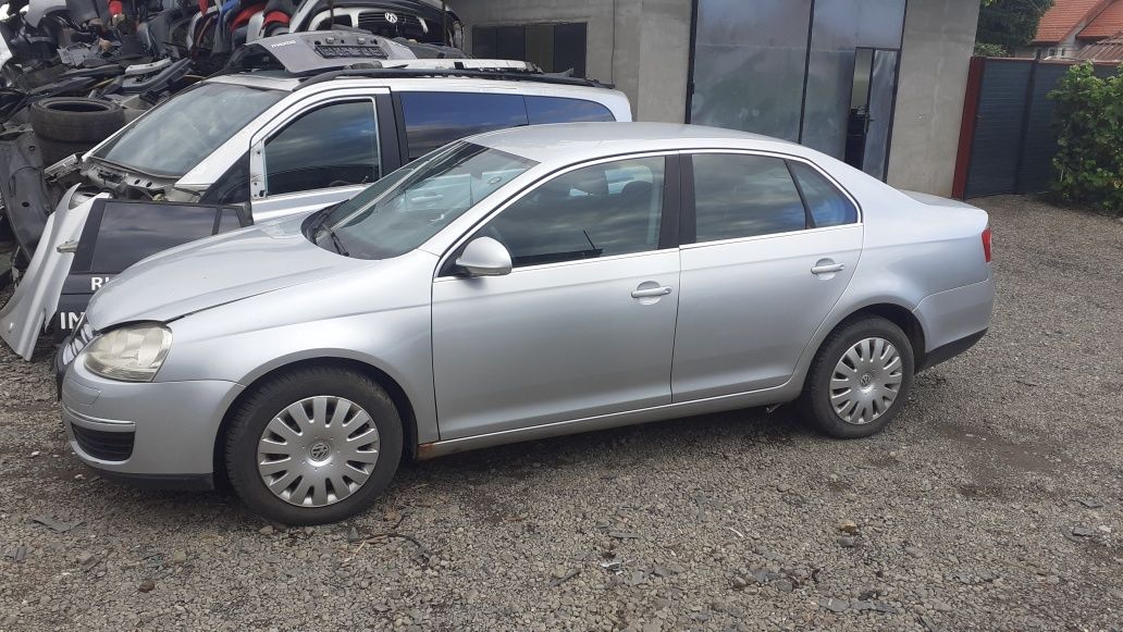 Dezmembrez Piese Vw Jetta din 2007