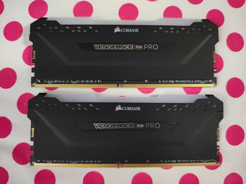 Memorie Ram Corsair VENGEANCE RGB Pro 32GB (2 x 16) DDR4 3600MHz.