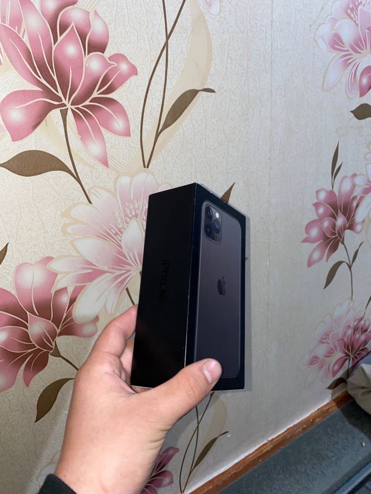 Iphone 11pro сотилади йоки 12 про болса обмен