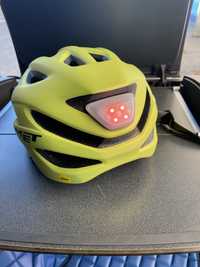 Cască de bicicletă MET Crossover cu lumină de siguranță LED 2024 MIPS