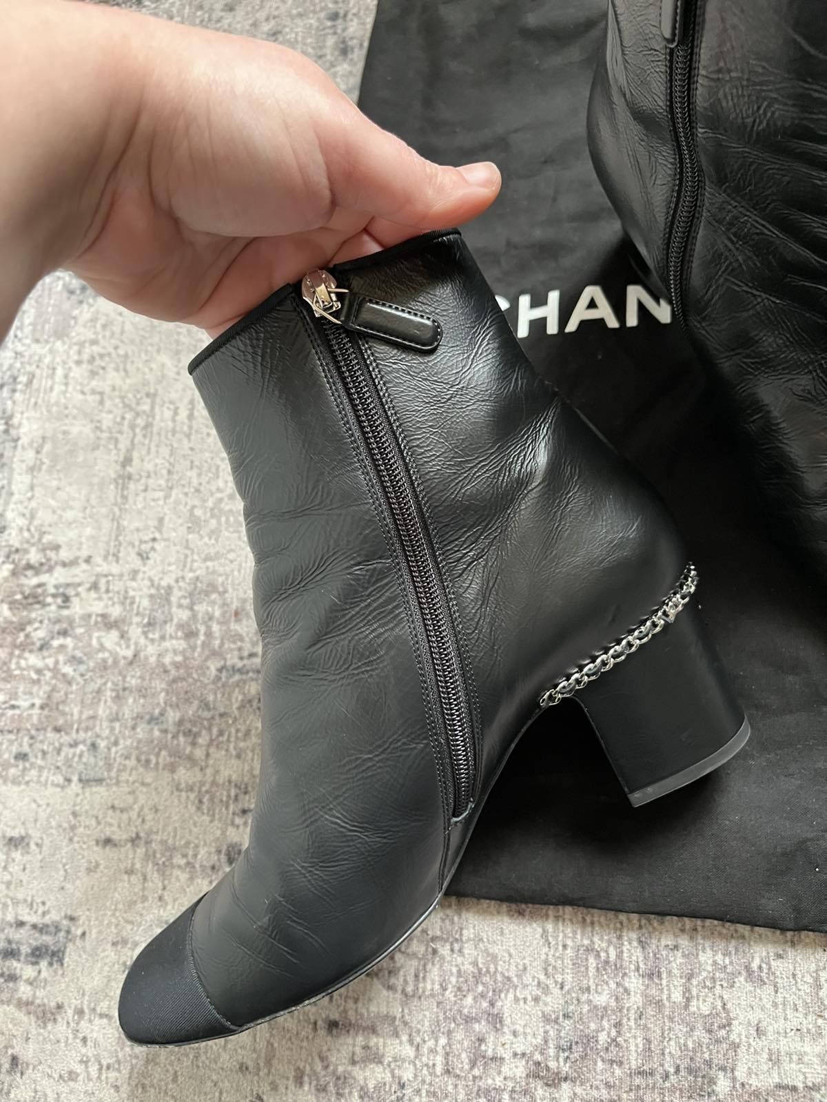 Chanel кожени боти